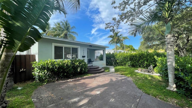 4 of 25 - 1955 Washington St, Hollywood, FL