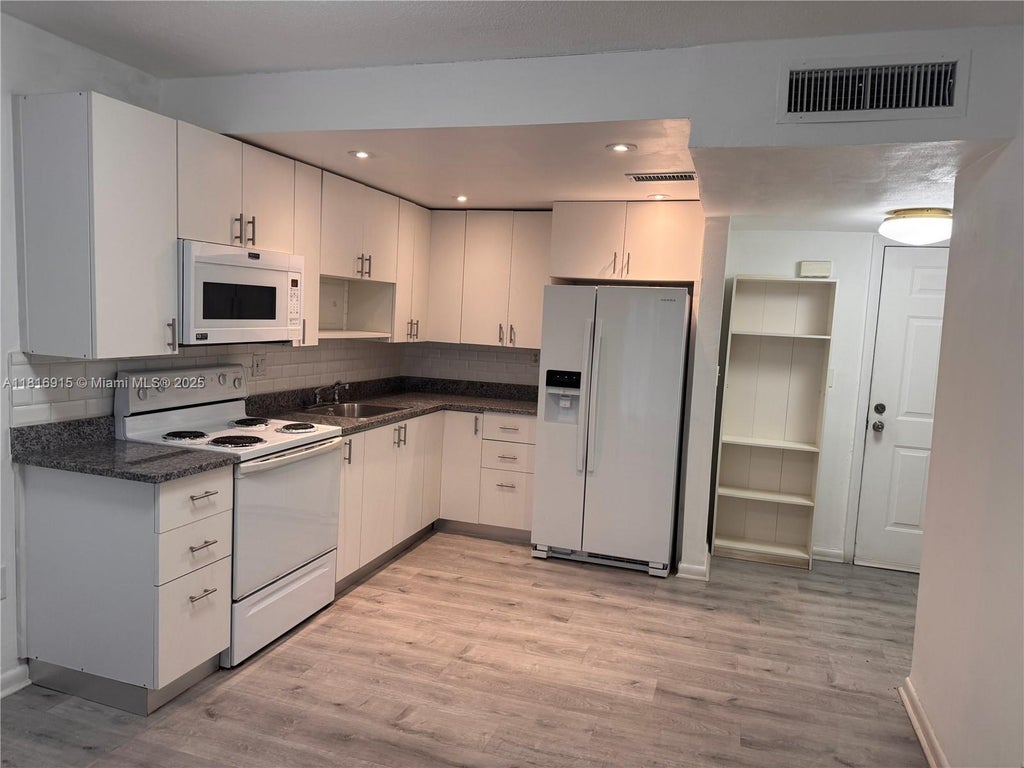 677 Sw 9th Ave 303, Miami