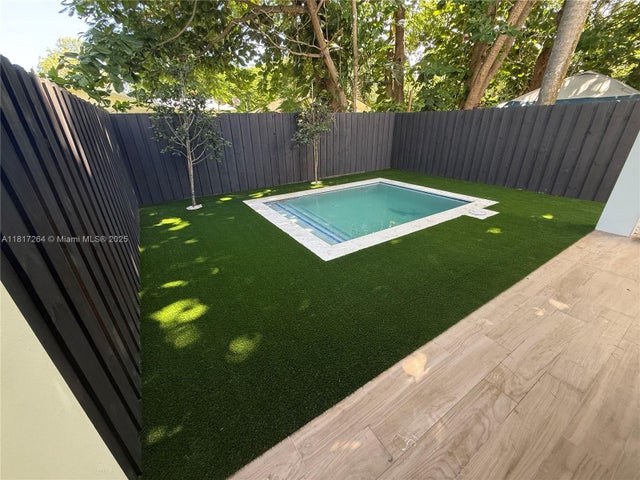 3614 Thomas Ave, Miami