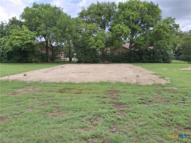 488 E Avenue R, Belton