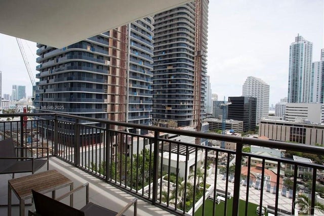 3 of 16 - 999 Sw 1st Ave 1617, Miami, FL