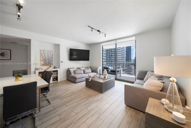 5 of 16 - 999 Sw 1st Ave 1617, Miami, FL