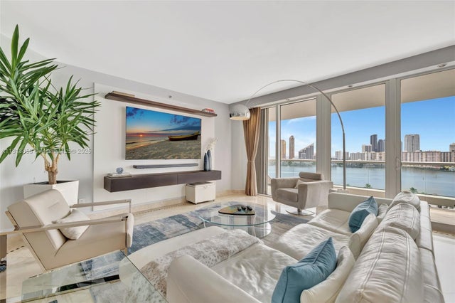 7000 Island Blvd 1701, Aventura