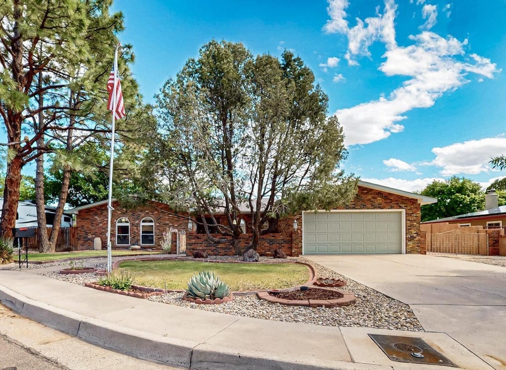 8232 Avenida La Prestina Ne, Albuquerque