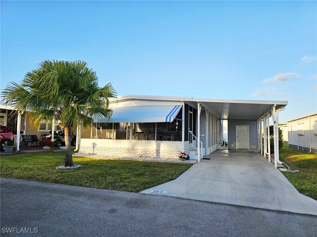 102 Poinsettia Dr, Fort Myers