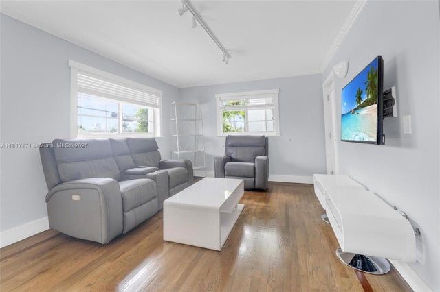 3 of 27 - 1100 11th St 208, Miami Beach, FL