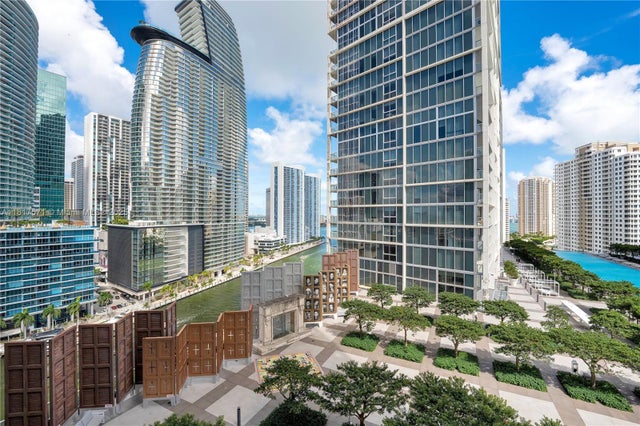 3 of 32 - 485 Brickell Ave 1801, Miami, FL