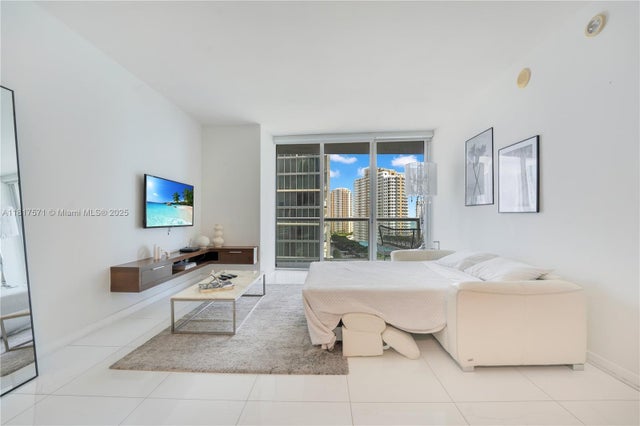5 of 32 - 485 Brickell Ave 1801, Miami, FL