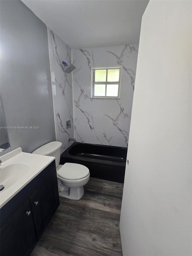 4 of 9 - 451 Ne 136th St I-101, North Miami, FL
