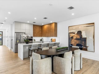 Photo of Listing #A11817398