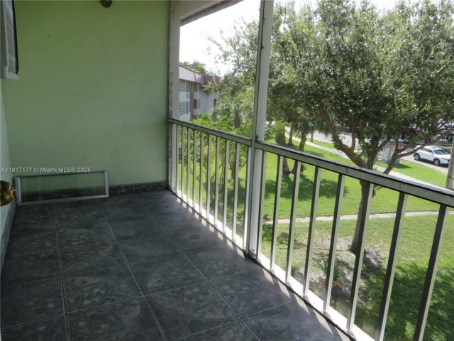 3 of 20 - 1400 Ne 191st St 308, Miami, FL