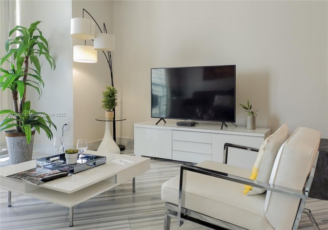 4 of 13 - 485 Brickell Ave 4711, Miami, FL