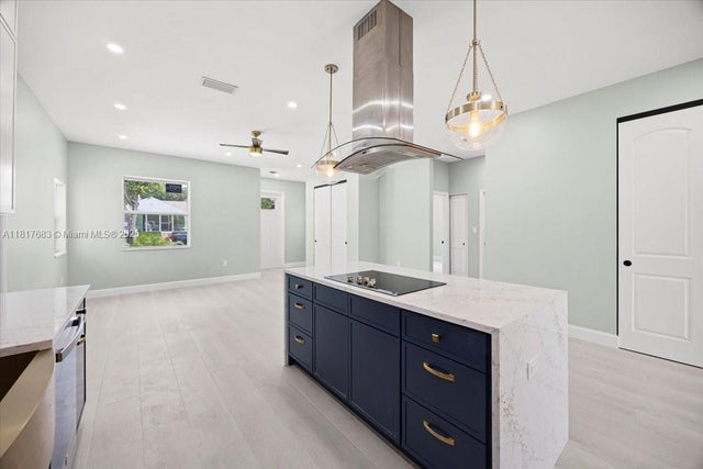 5 of 48 - 930 34th St, West Palm Beach, FL