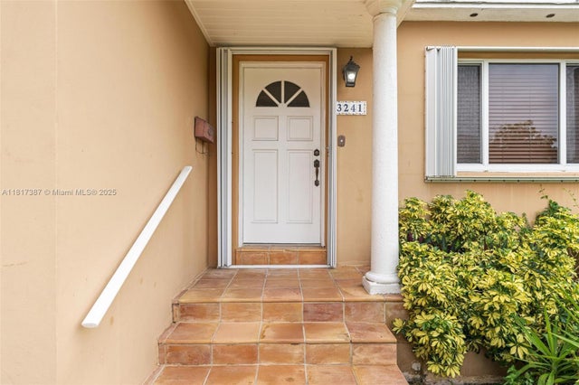 3 of 25 - 3241 Sw 20th St, Miami, FL