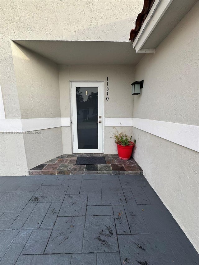 3 of 25 - 11510 Sw 7th St, Sweetwater, FL