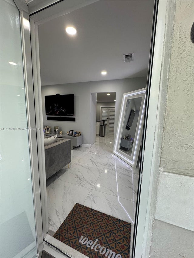 4 of 25 - 11510 Sw 7th St, Sweetwater, FL