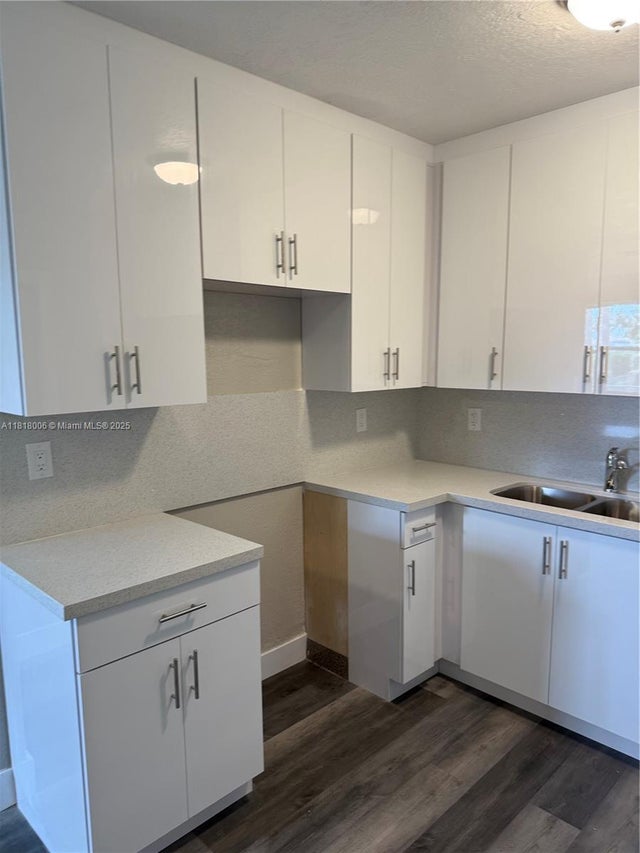 3 of 17 - 14940 Monroe St, Miami, FL