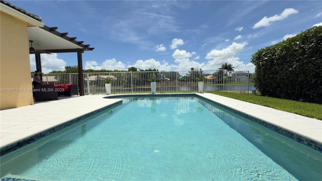 1 of 57 - 4221 Laurel Ridge Cir, Weston, FL