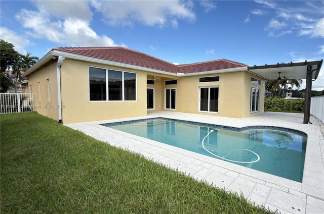 4 of 57 - 4221 Laurel Ridge Cir, Weston, FL