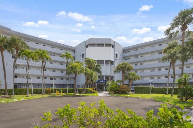 3 of 42 - 4000 Ne 170th St 108, North Miami Beach, FL