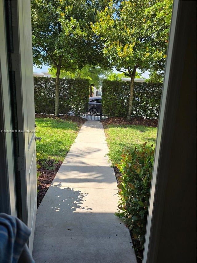 5 of 37 - 146 Sw 7th Ct, Pompano Beach, FL