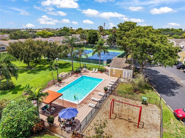 5 of 37 - 1325 Nw 123rd Ter, Pembroke Pines, FL