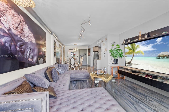 5 of 25 - 1345 Lincoln Rd 1105, Miami Beach, FL