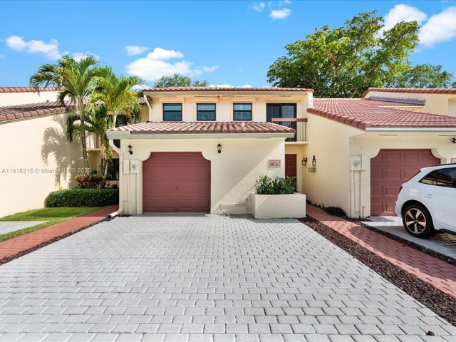 1 of 16 - 9530 Alcazar Ln, Davie, FL