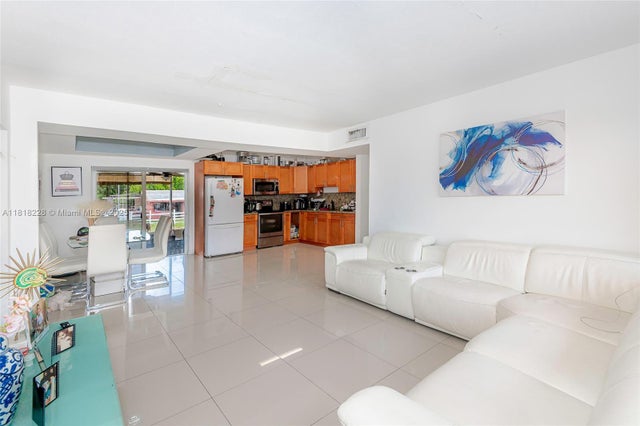 4 of 48 - 12445 Sw 46th St, Miami, FL