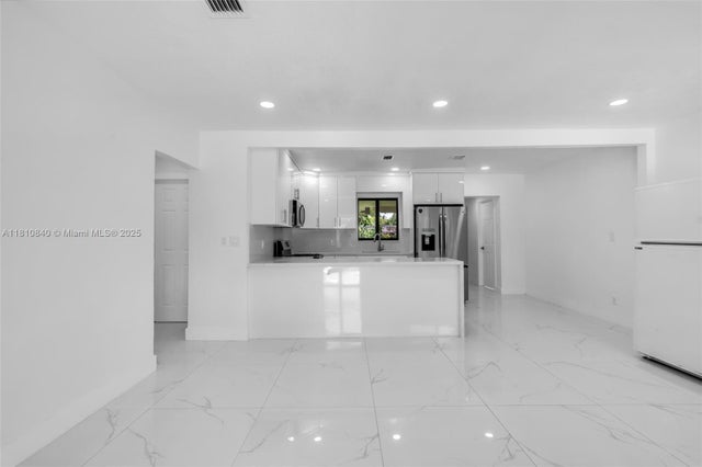 3 of 20 - 1010 Ne 140th St, North Miami, FL