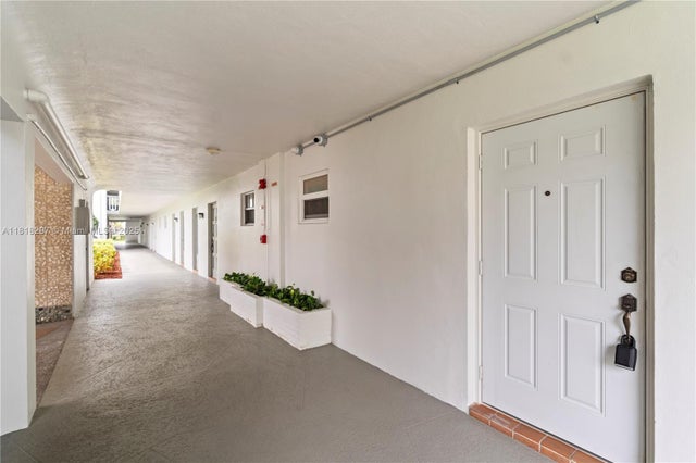 4 of 36 - 1200 Hillcrest Ct 107, Hollywood, FL
