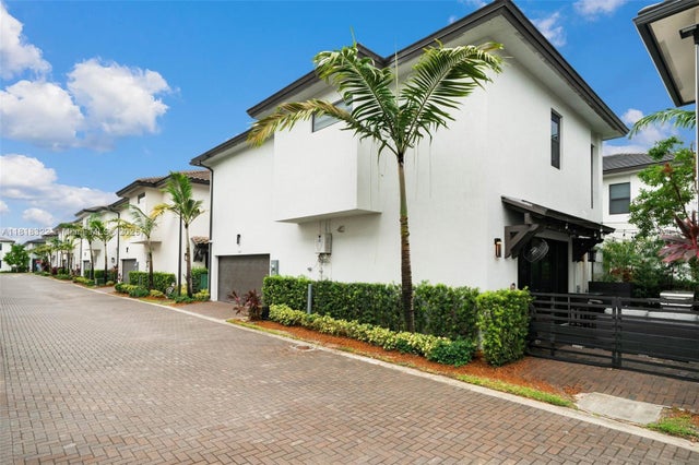 1 of 24 - 8272 Nw 44th Ter, Doral, FL