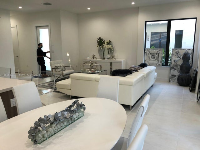 3 of 24 - 8272 Nw 44th Ter, Doral, FL