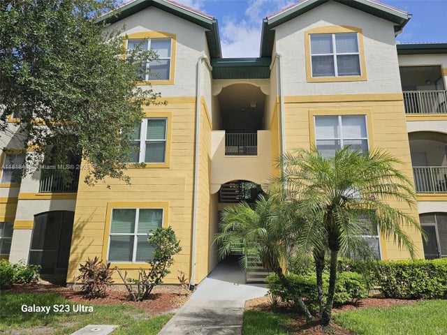 2 of 35 - 11561 Villa Grand 722, Fort Myers, FL