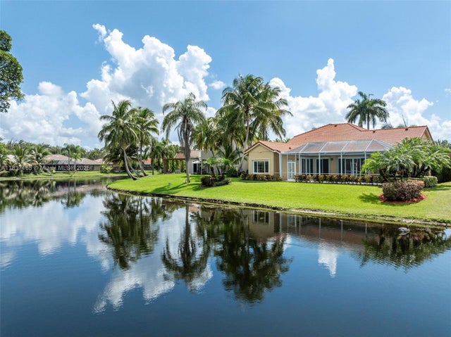 2 of 67 - 477 Spinnaker, Weston, FL