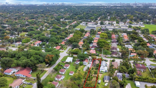 3 of 9 - 8980 Nw 5th Ave, El Portal, FL