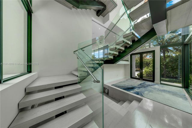 4 of 30 - 420 N Hibiscus Dr, Miami Beach, FL