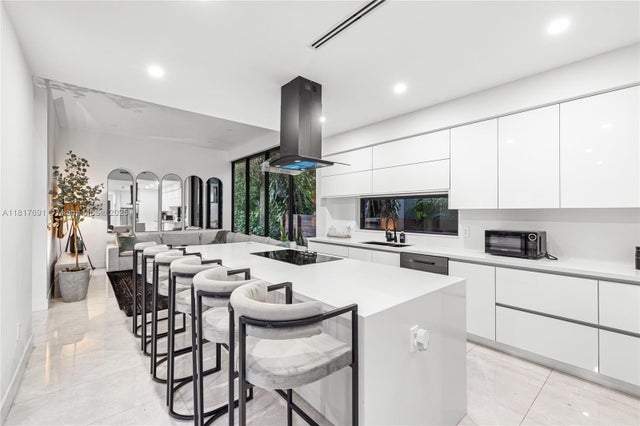 5 of 28 - 3660 Sw 12th St, Miami, FL