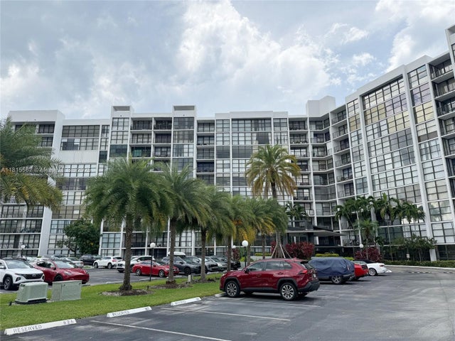 1 of 72 - 800 Parkview Dr 820, Hallandale Beach, FL