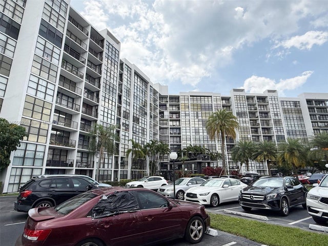 2 of 72 - 800 Parkview Dr 820, Hallandale Beach, FL