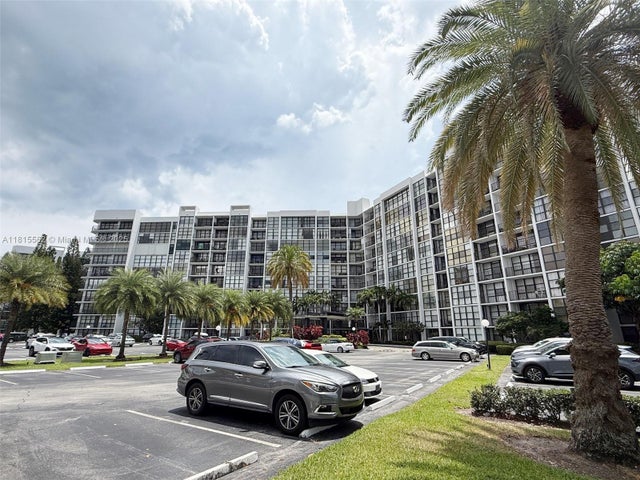 3 of 72 - 800 Parkview Dr 820, Hallandale Beach, FL