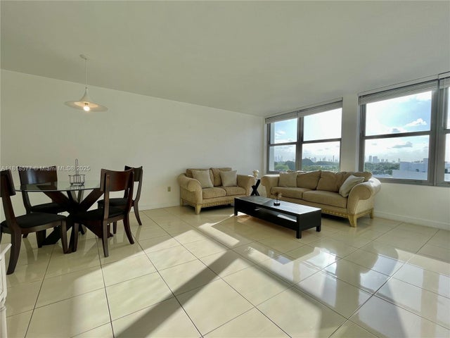 2 of 36 - 2899 Collins Ave 810, Miami Beach, FL