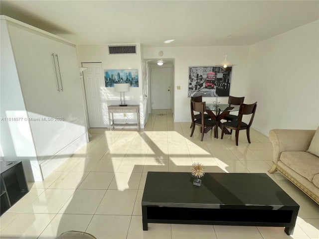 3 of 36 - 2899 Collins Ave 810, Miami Beach, FL