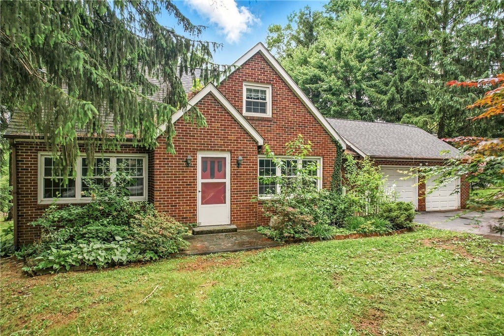 1060 Hermitage Road, Hermitage