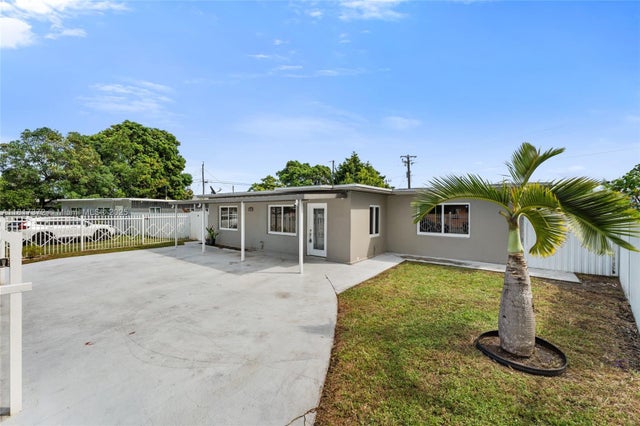 3 of 37 - 810 E 9th Pl, Hialeah, FL