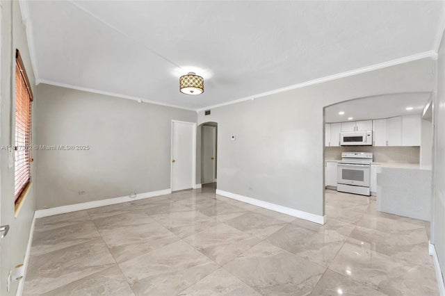 5 of 37 - 810 E 9th Pl, Hialeah, FL