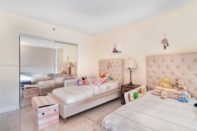 4 of 15 - 1000 W Island Blvd 1404, Aventura, FL