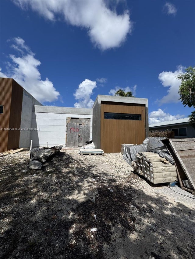 4 of 4 - 19610 Ne 19th Pl, Miami, FL