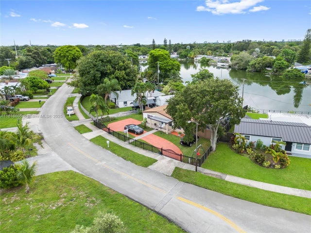 4 of 45 - 5930 N Farragut Dr, Hollywood, FL