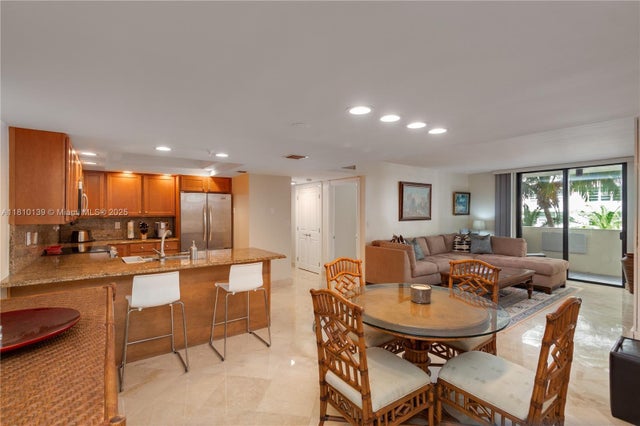 1 of 31 - 1623 Collins Ave 509, Miami Beach, FL
